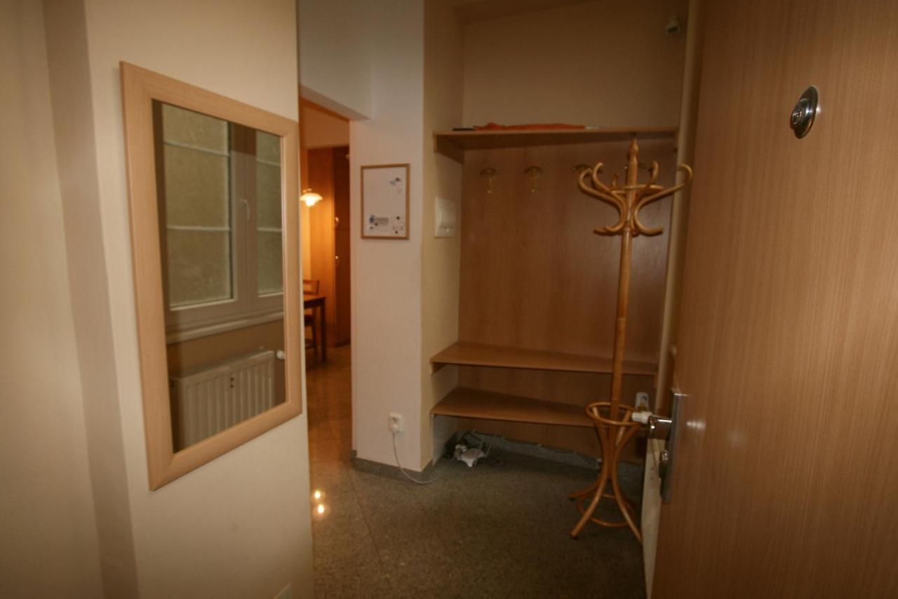 Apartment No. 12 Trziste 29 Karlovy Vary Bagian luar foto